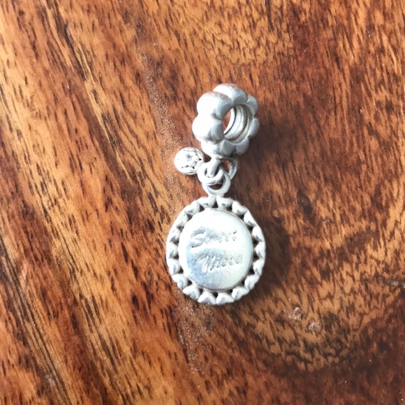 Pandora - Picture 1 of 2